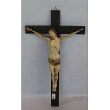 Holzkreuz mit Korpus Christi, gefaßt, beschädigt und Fassung stark berieben, 61 cm x 36 cm, starke