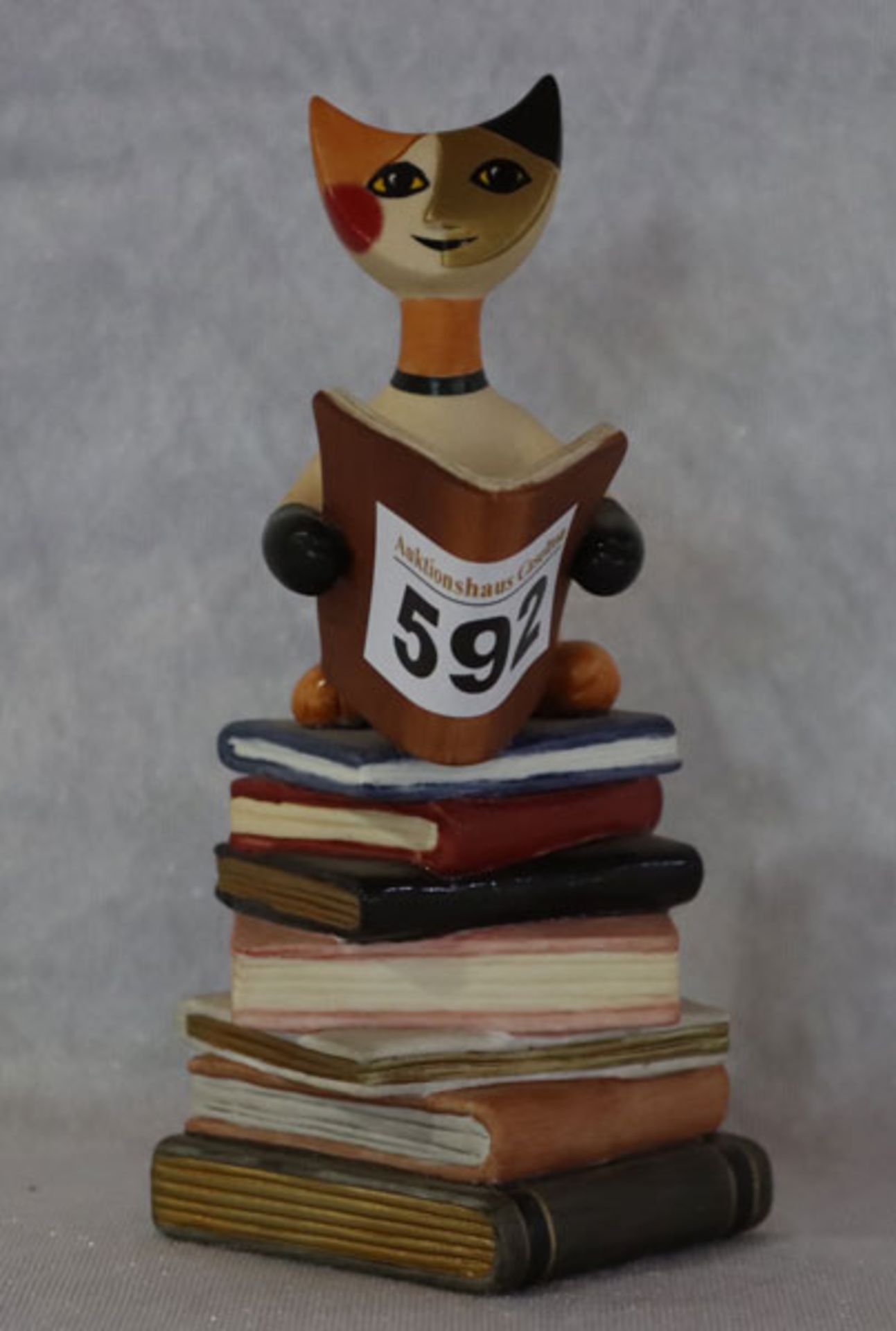 Goebel Skulptur 'Katze sitzt auf Bücherstapel', nach Rosina Wachtmeister, H 14 cm