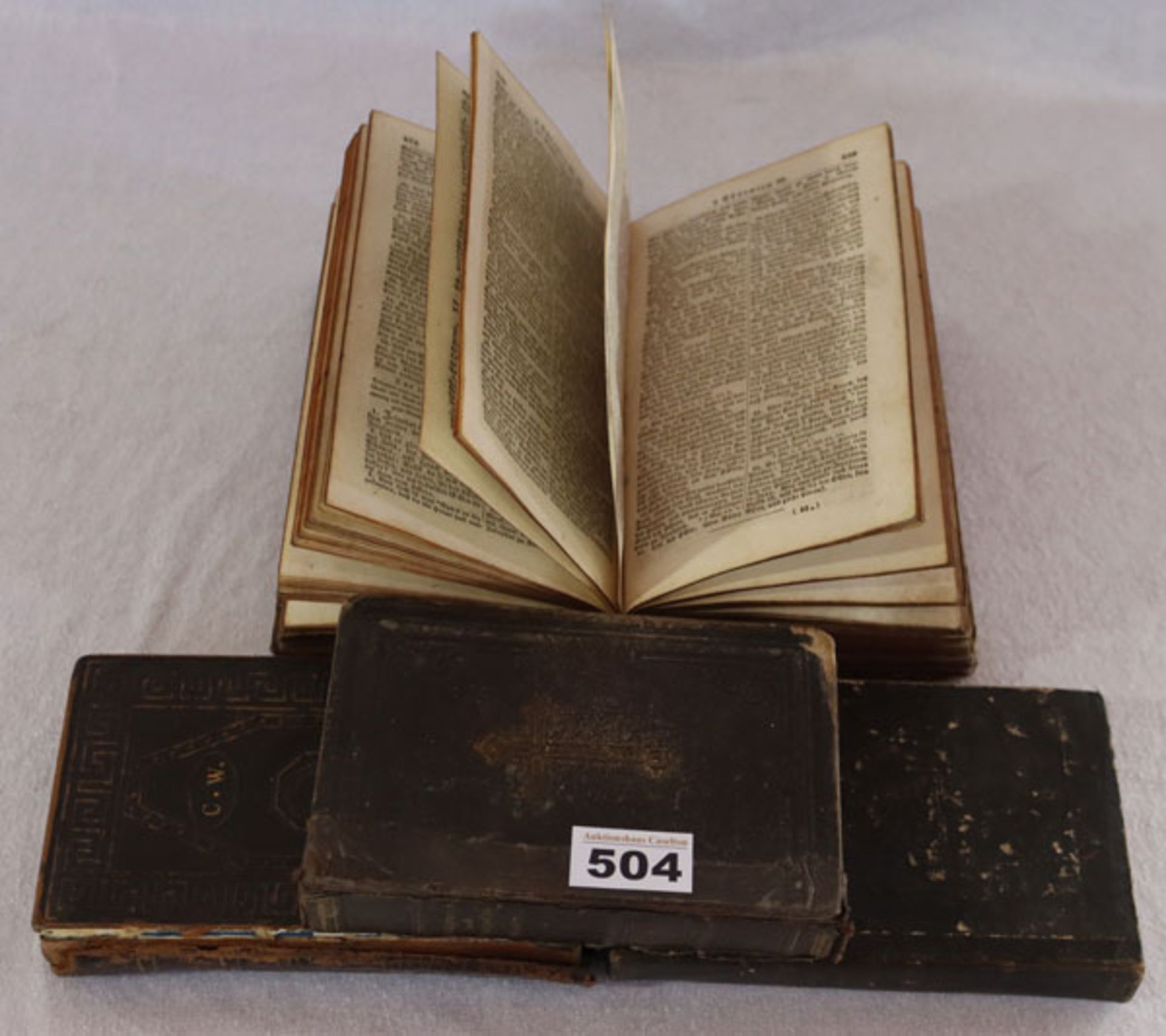Konvolut von 4 religiösen Büchern, stark beschädigt, Alters- und Gebrauchsspuren