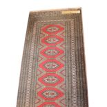 Läufer, Pakistan Buchara, rot/beige/braun, Gebrauchsspuren, Fransen beschädigt, 246 cm x 80 cm