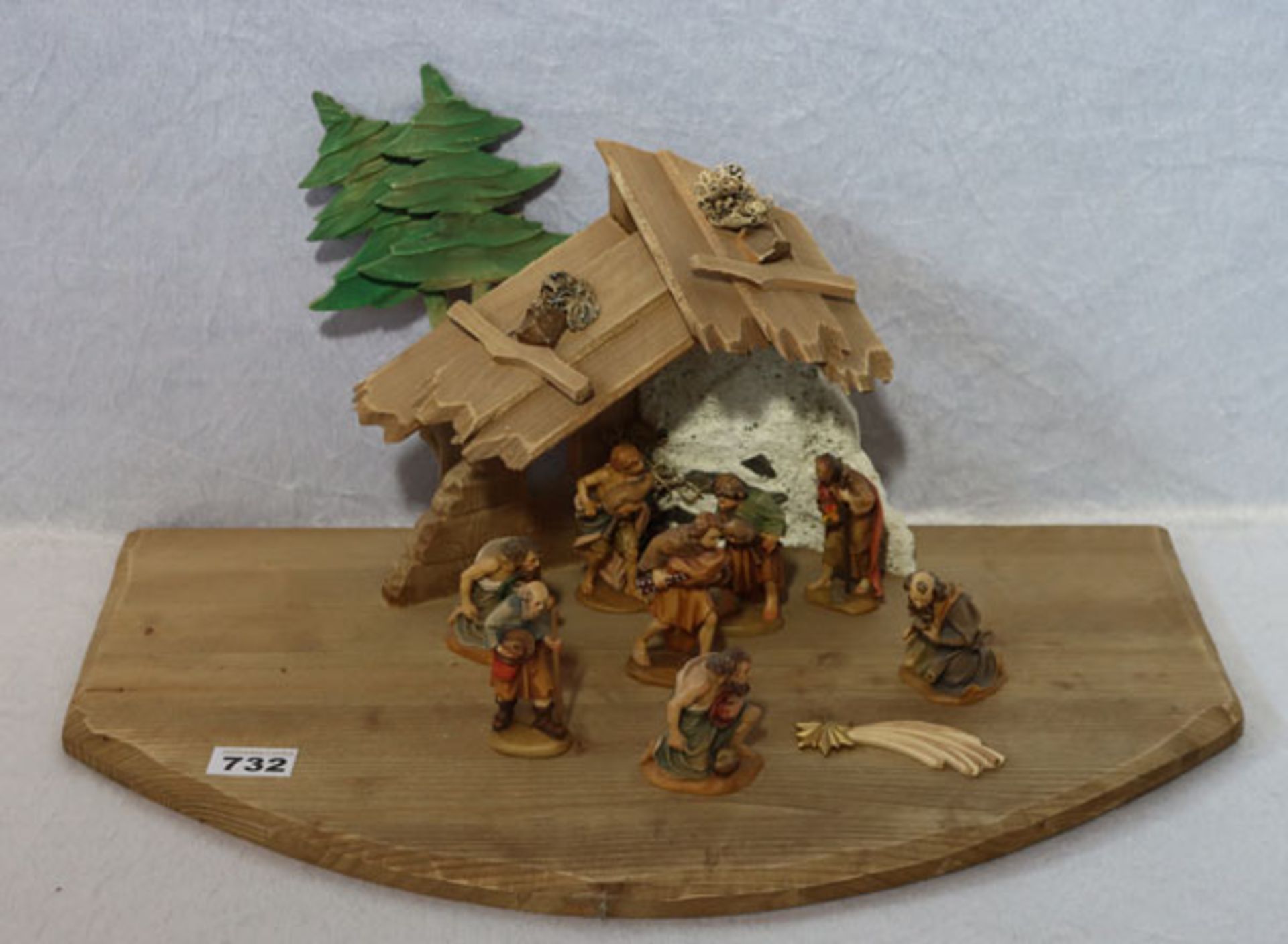 Holz Krippe mit 8 verschiedenen Figuren, ohne Heilige Familie, 2 Bäume und Stern, Oberammergauer