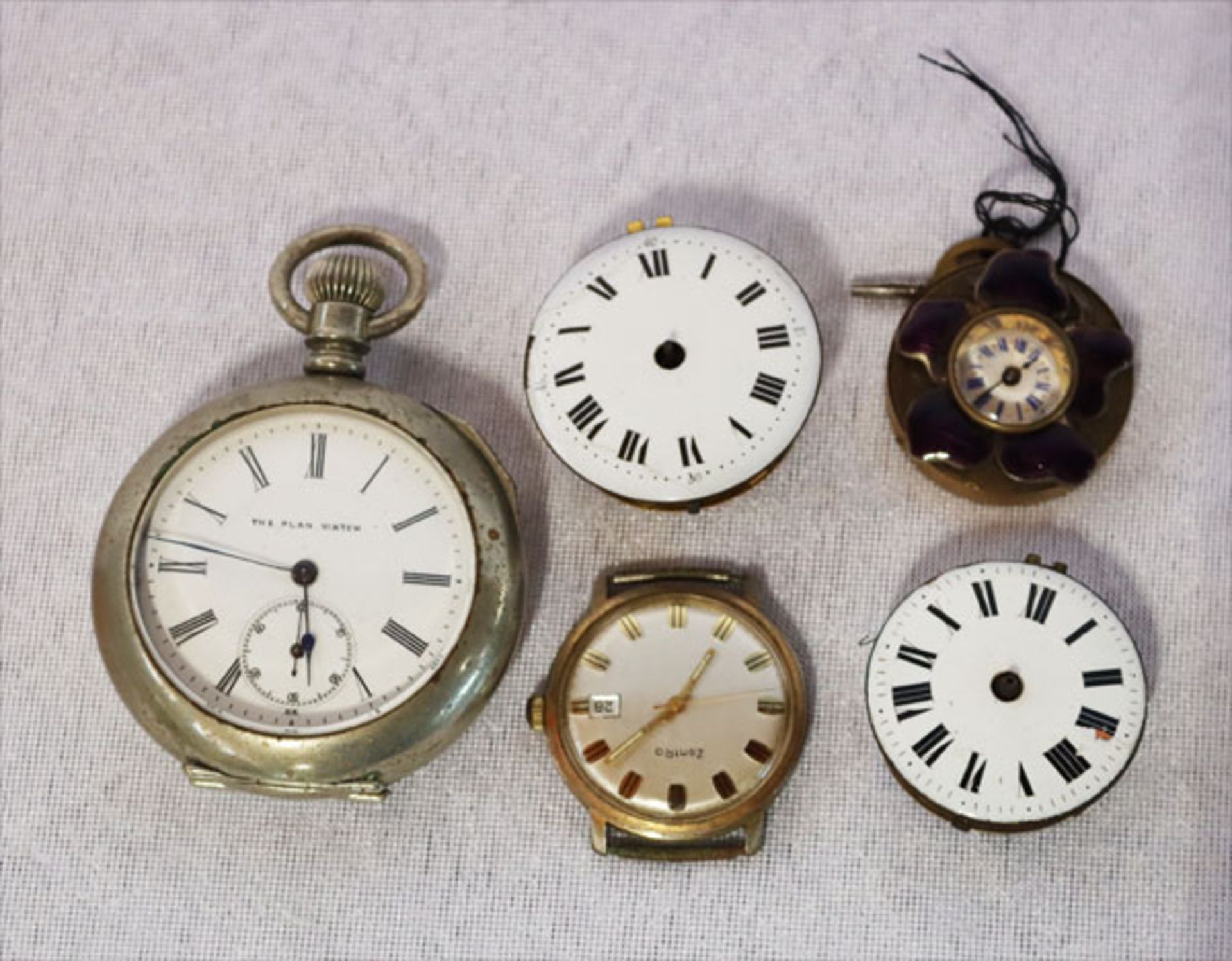 Konvolut von Taschenuhrwerken, 2 Schneckenkette Uhren, nicht komplett, Schlüsseluhr, Taschenuhr