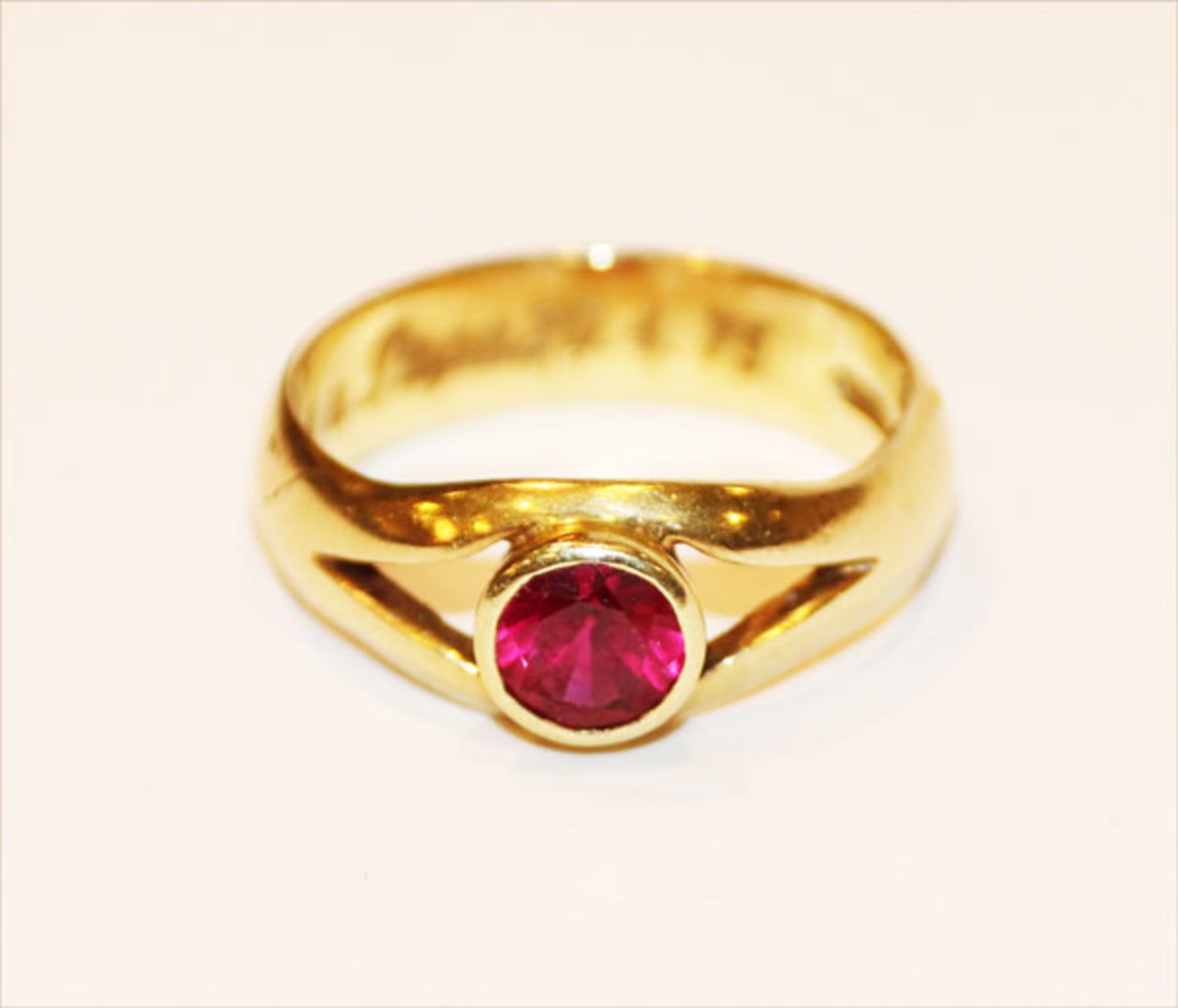 14 k Gelbgold Ring mit Rubin ?, 4,8 gr., Gr. 55