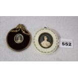 2 ovale Medaillonbilder 'Damenportraits', dekorativ gerahmt, 9 cm x 8 cm und 8,5 cm x 7,5 cm