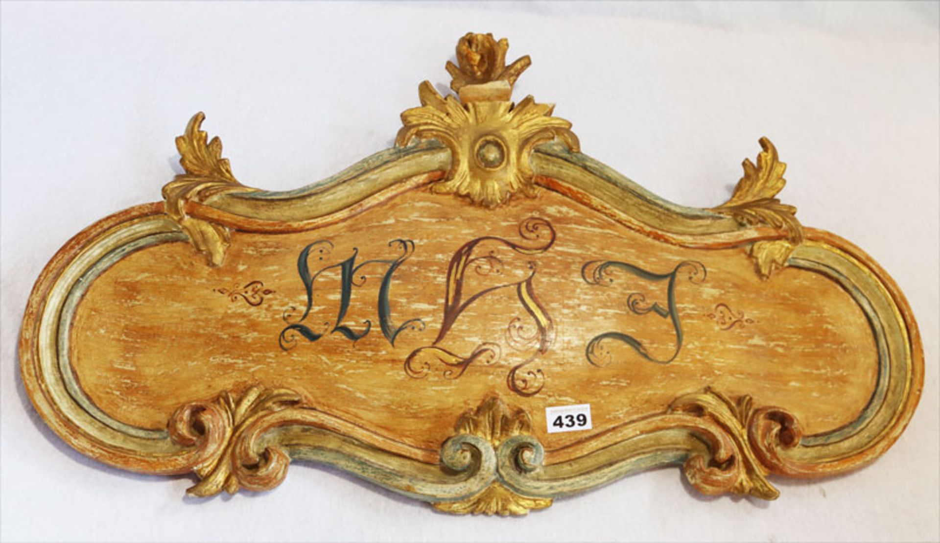 Holz Ornament, beschnitzt und gefaßt, Monogramm NHJ, teils berieben und beschädigt, ein Teil muß neu
