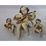 Konvolut von 3 Holzfiguren 'Musizierende Engel', gefaßt, H 18/35 cm, teils berieben und bestossen