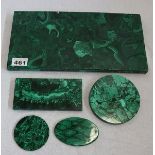 Malachit-Konvolut: von 5 verschiedenen Platten, rechteckig 16 cm x 7,5 cm und 35 cm x 17,5 cm,
