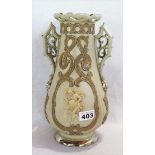 Mettlach Vase mit Relieffiguren im Cameostil, seitliche Handhaben, um 1850-1860, Nr. 319, H 32,5 cm,