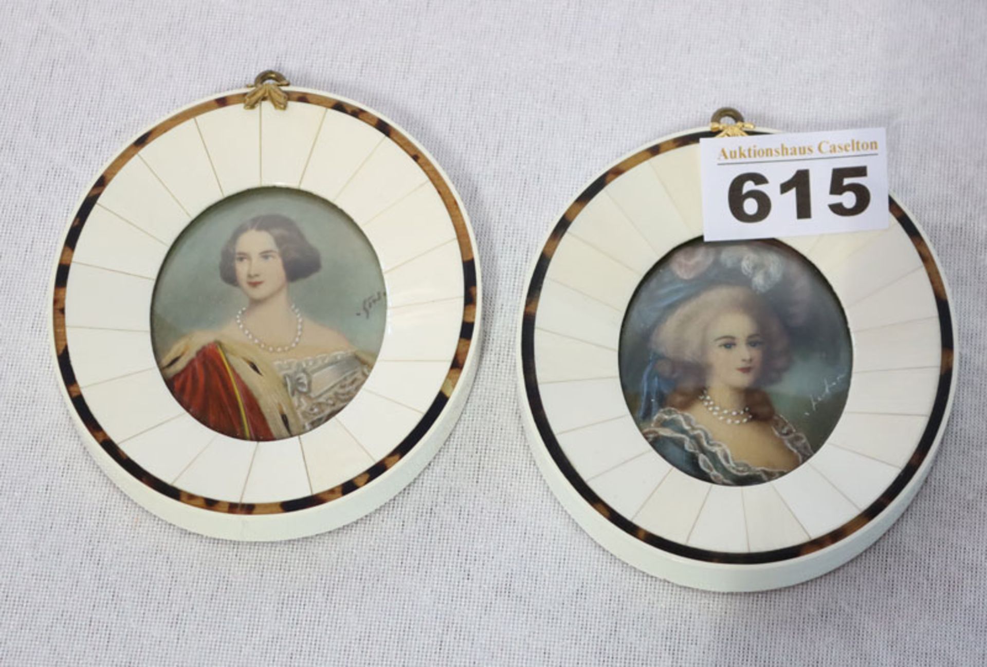 2 Medaillonbilder 'Maria Antoinette' nach Gerard und 'Marie Kronprinzenssin von Bayern' nach J.