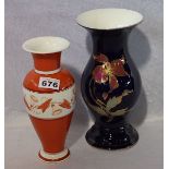 KPM Blumenvase mit Blumendekor, blaue Zeptermarke und roter Reichsapfel, H 24 cm, beschädigt, und