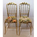 Paar Messing Stühle, Sitze mit floraler Gobelinstickerei, ein Stuhl sehr wacklig, H 93 cm, B 37