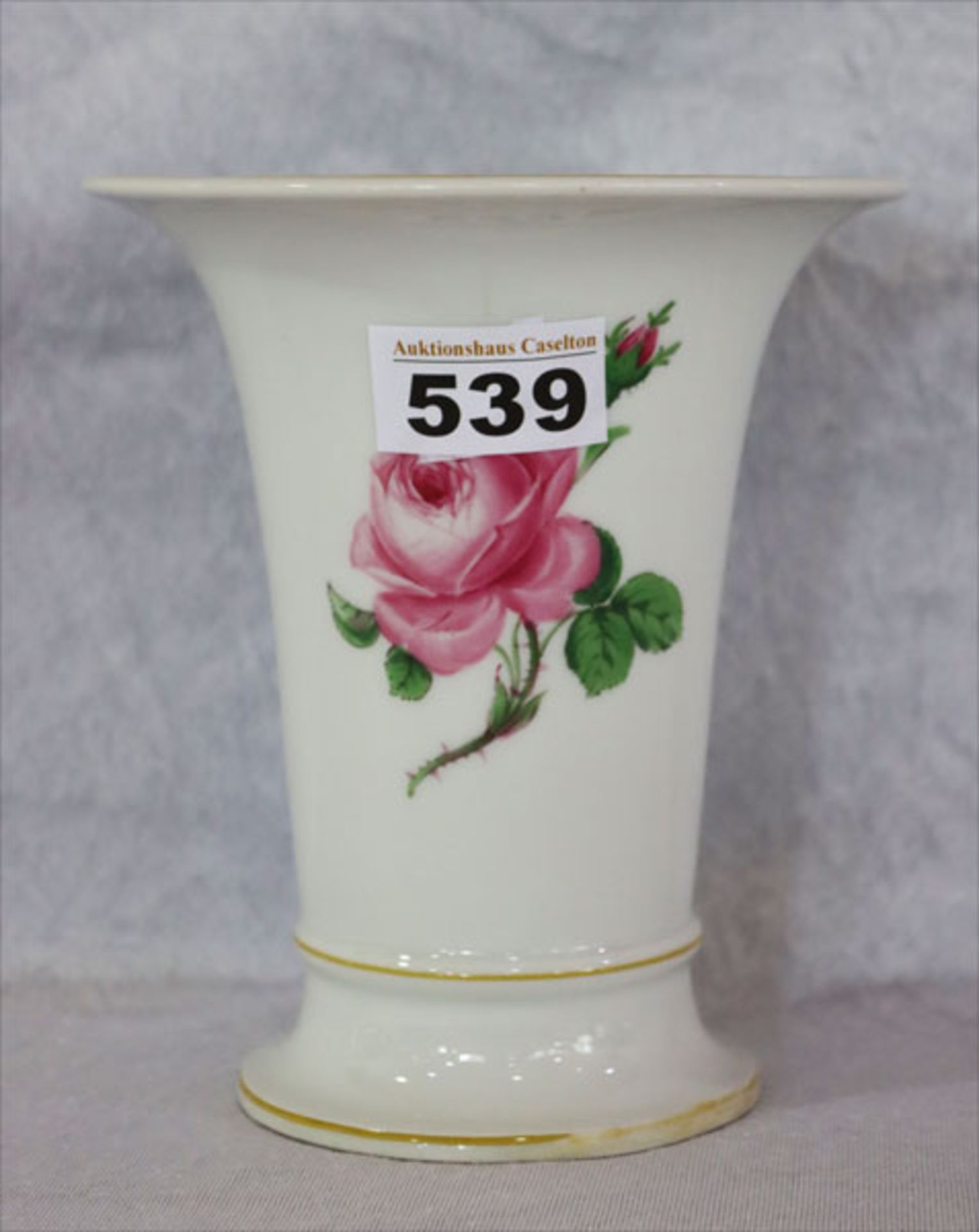 Meissen Bechervase mit Rosenmalerei, 1. Wahl, H 16,5 cm