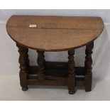 Gateleg Table, Korpus mit gedrechselten Beinen, Ende 19. Jahrhundert, H 48 cm, B 64 cm, T 59 cm,