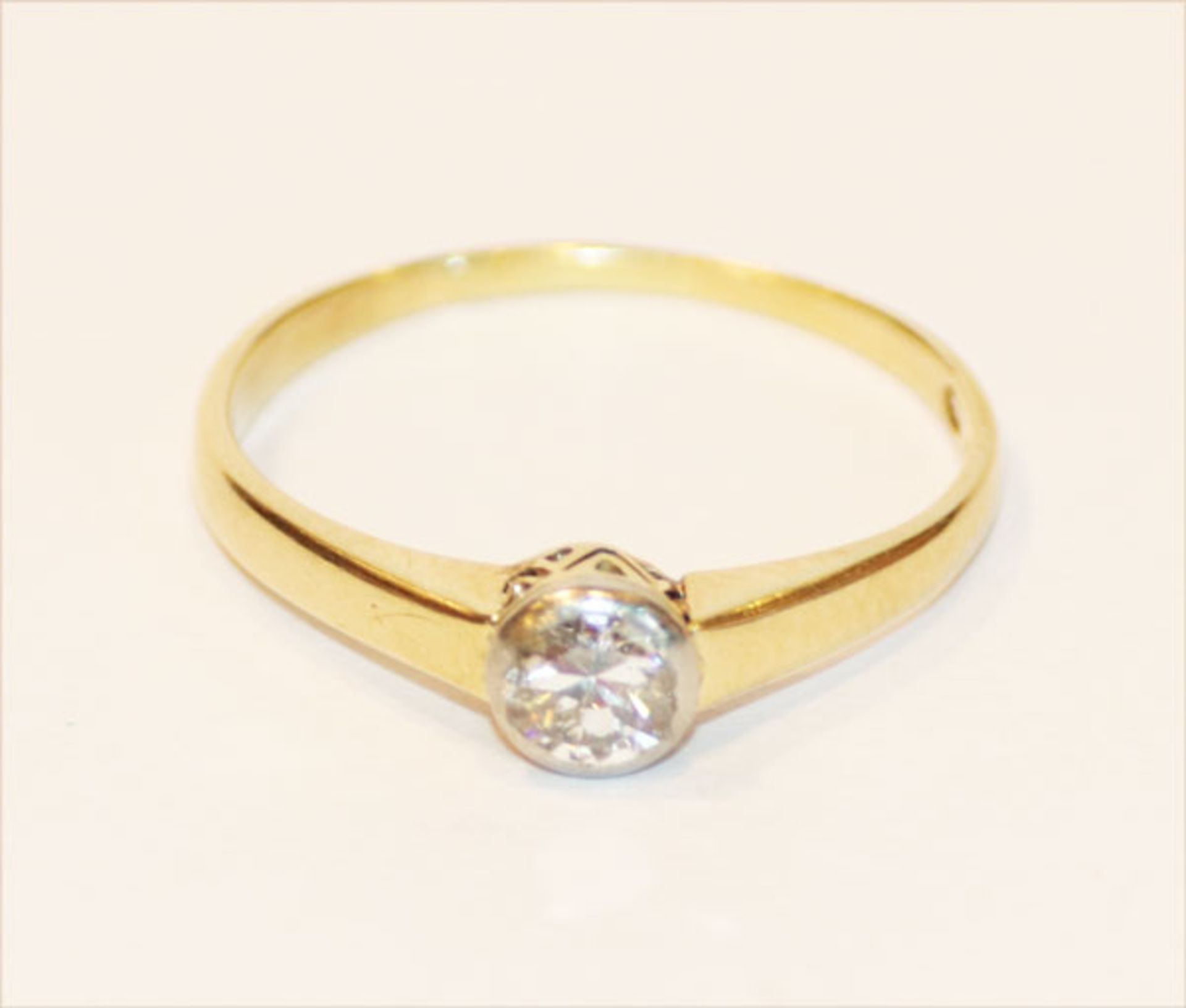 14 k Gelbgold Ring mit in Weißgold gefaßten Diamant, 1,5 gr., Gr. 51