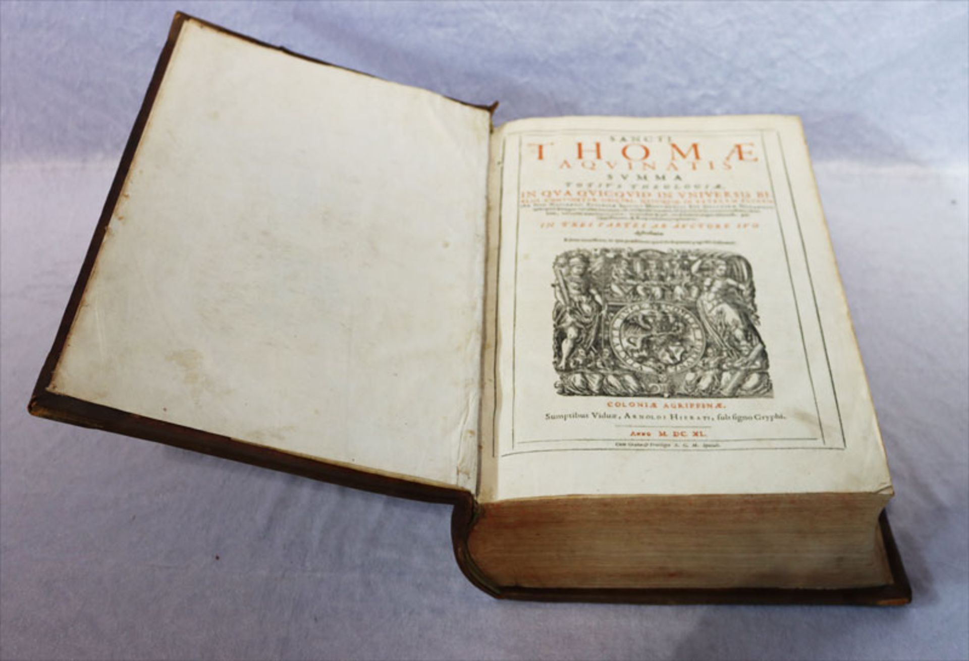 Buch 'Summa S. Thome', in Leder gebunden mit Goldprägung, datiert 1640, Alters- und Gebrauchsspuren