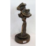 Bronze Jugendstilfigur 'Dame mit Tuch', signiert R. Ja... ?, 1902, Paris, auf massivem Sockel, H