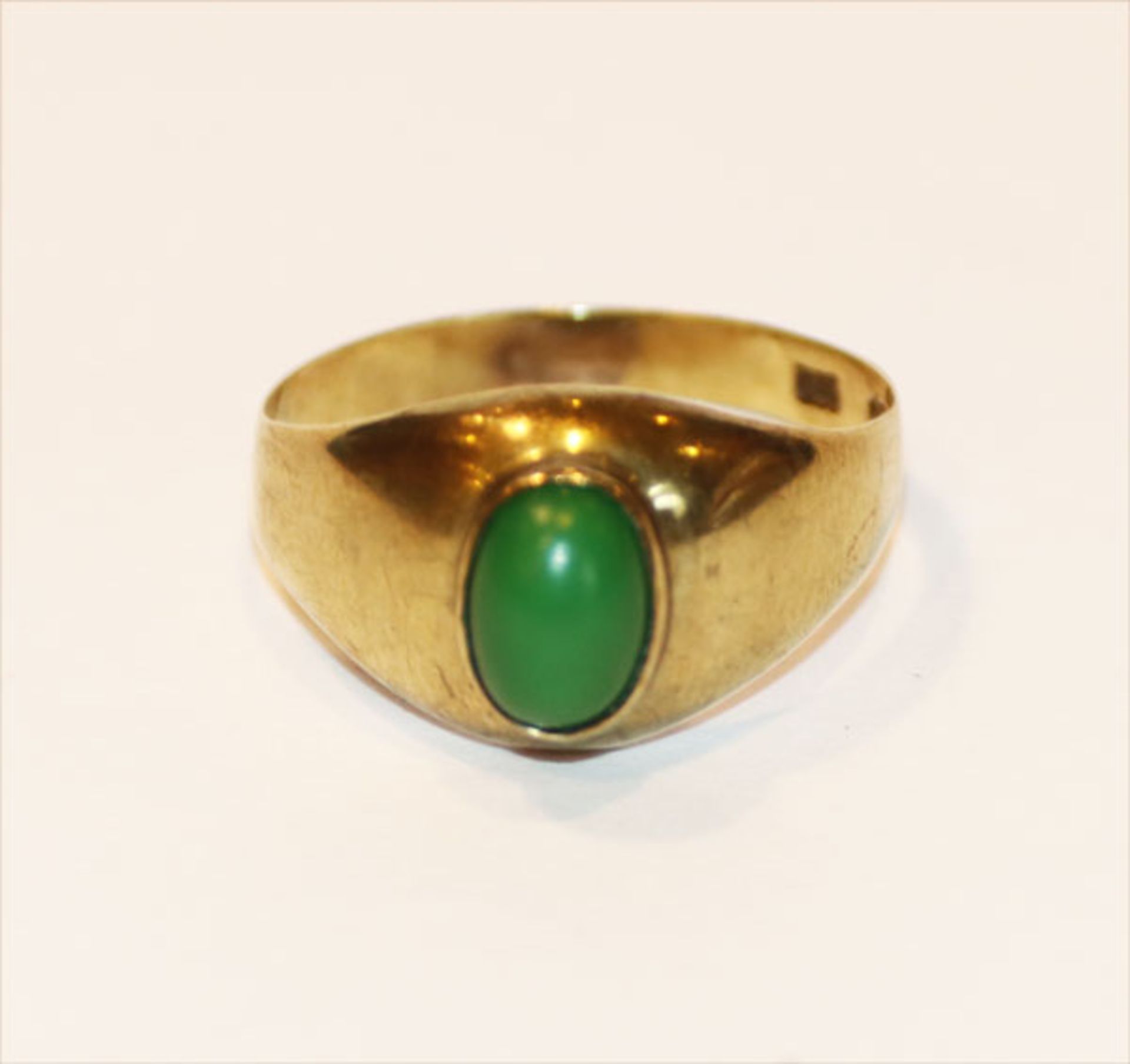 8 k Gelbgold Ring mit Jade, 1,5 gr., Gr. 53