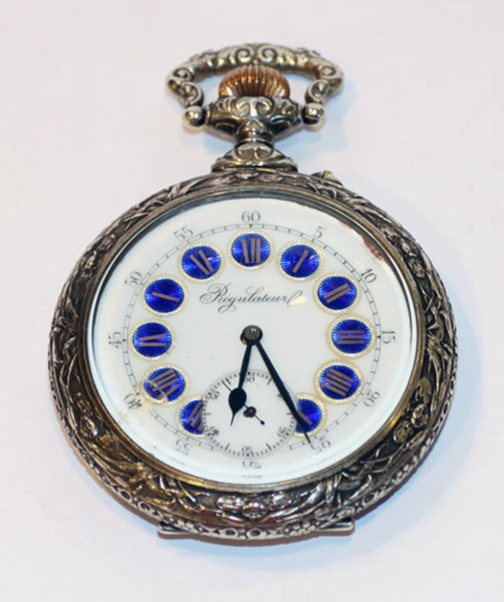 Große Taschenuhr um 1900, versilbert, Reliefdekor, Emaillzifferblatt teils beschädigt, intakt,