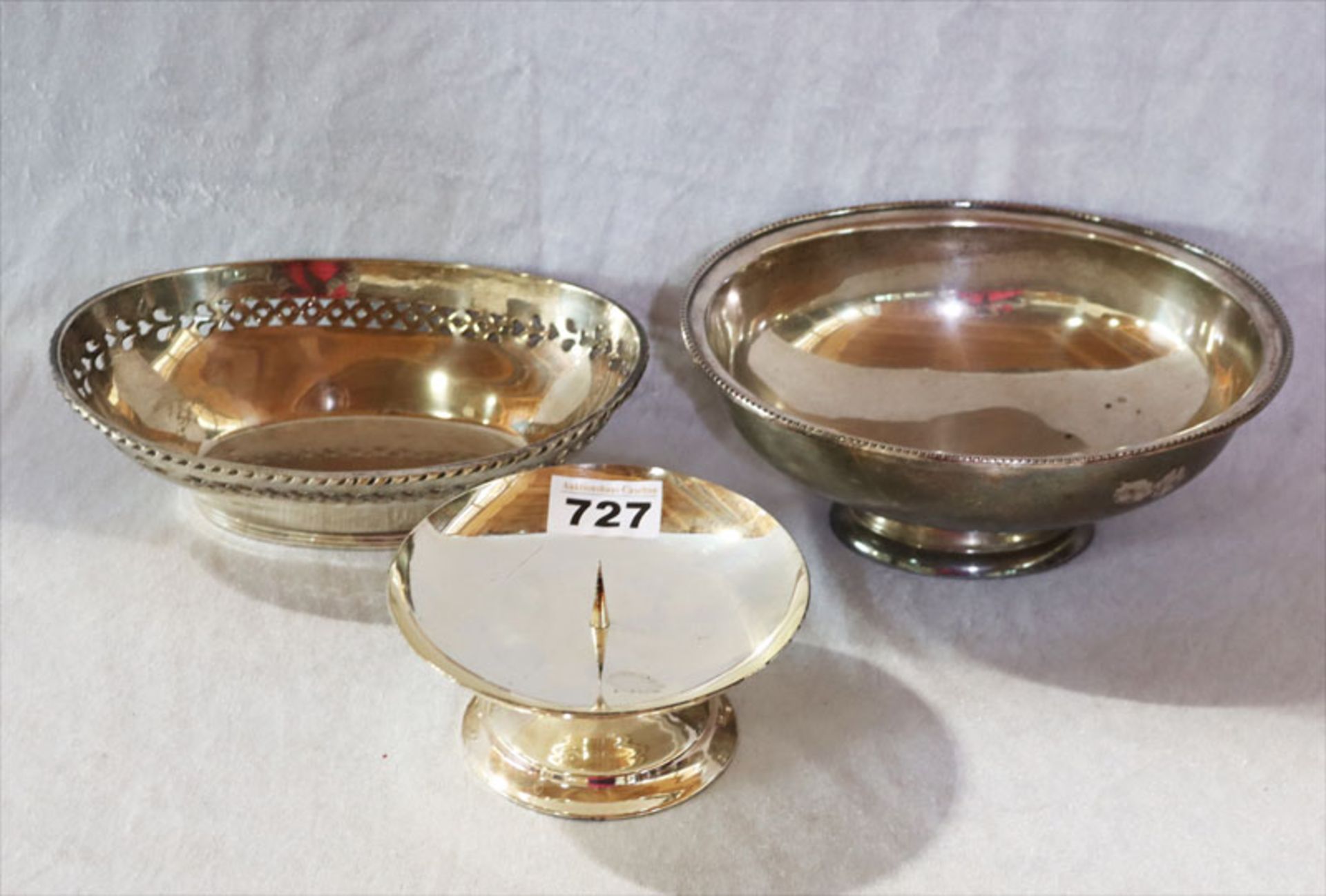 Konvolut: Kerzenständer, H 6 cm, D 13,5 cm, ovale Fußschale mit Reliefrand, H 9 cm, 21,5 cm x 17,5