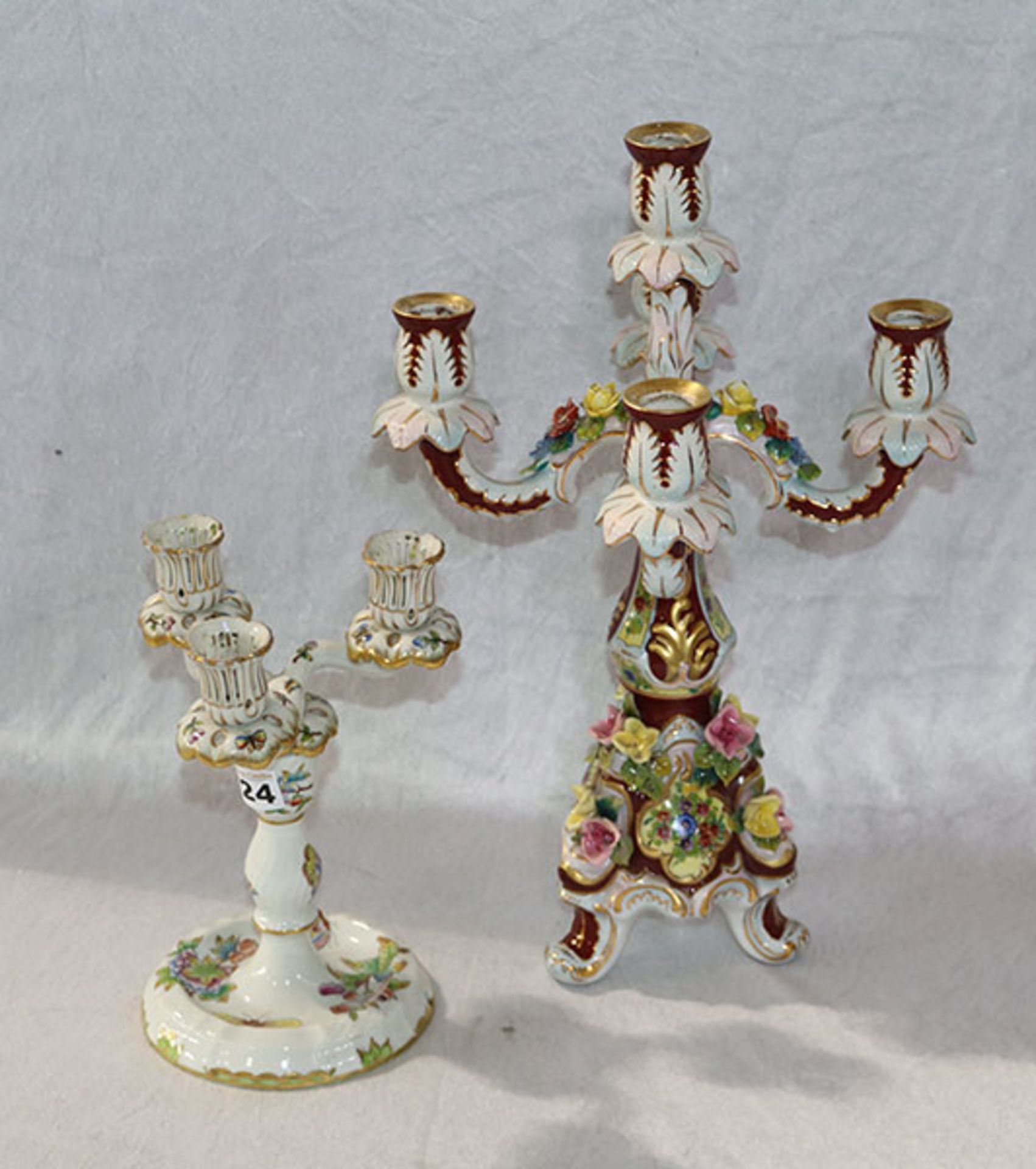 Herend Porzellan Kerzenleuchter, 3-armig, Dekor Victoria, eine Tülle beschädigt und geklebt, H 23