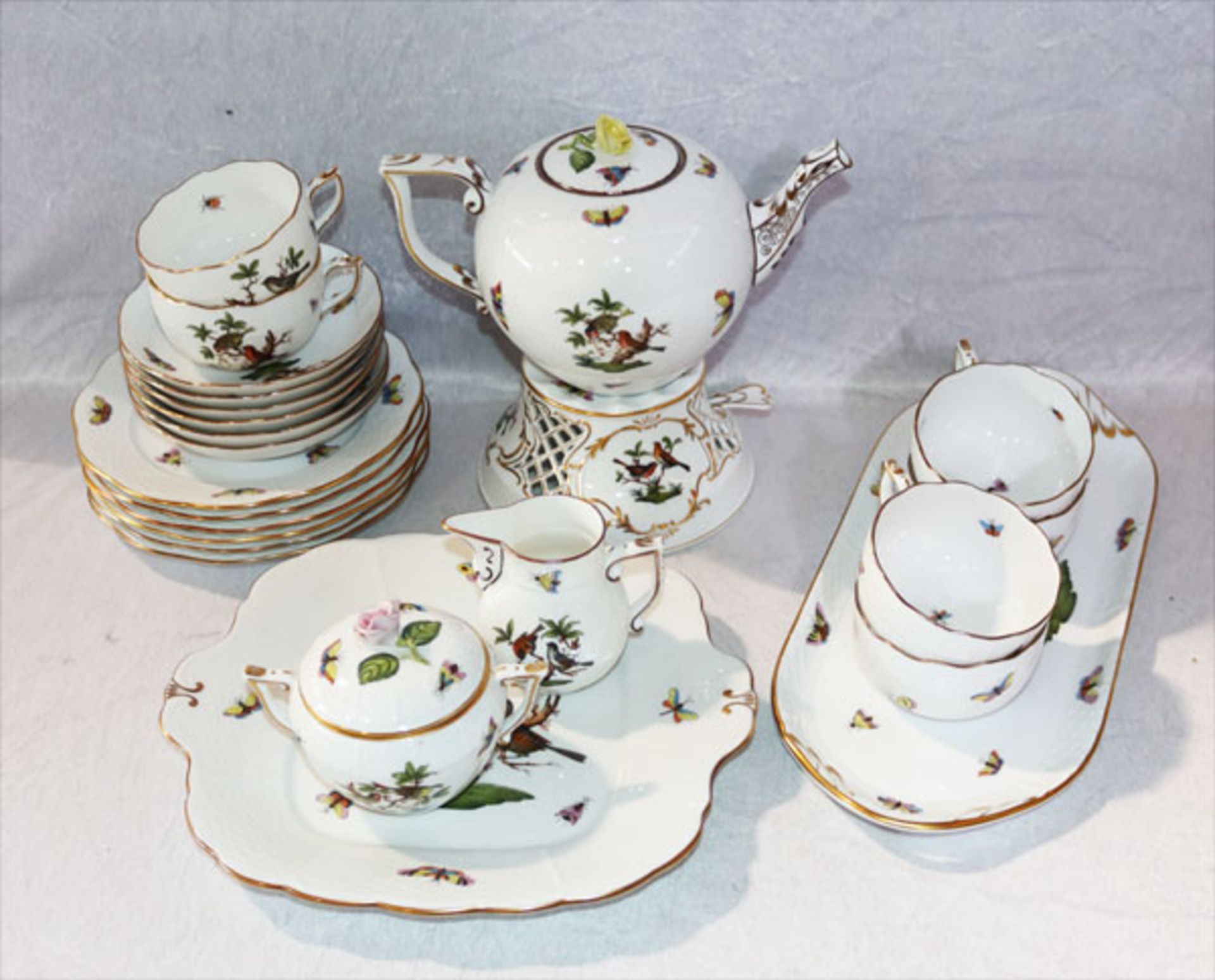 Herend Porzellan Tee-Service, Dekor Rothschild, Teekanne, Rose bestossen, Milch und Zucker, 6