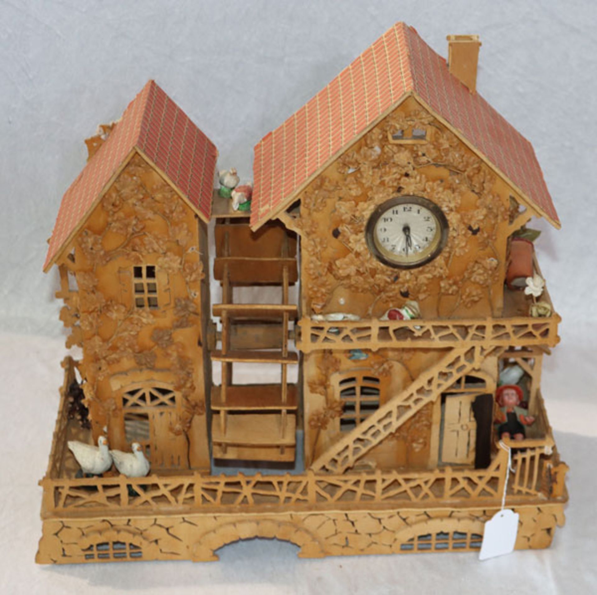 Holzmodel 'Mühle mit Wasserrad und Uhr', teils beschädigt, H 41 cm, B 43 cm, T 21 cm