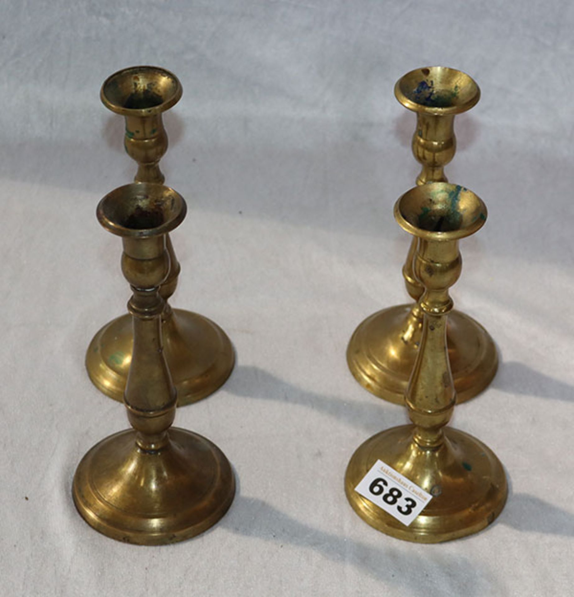 4 Messing Kerzenleuchter, H 19 cm, Alters- und Gebrauchsspuren