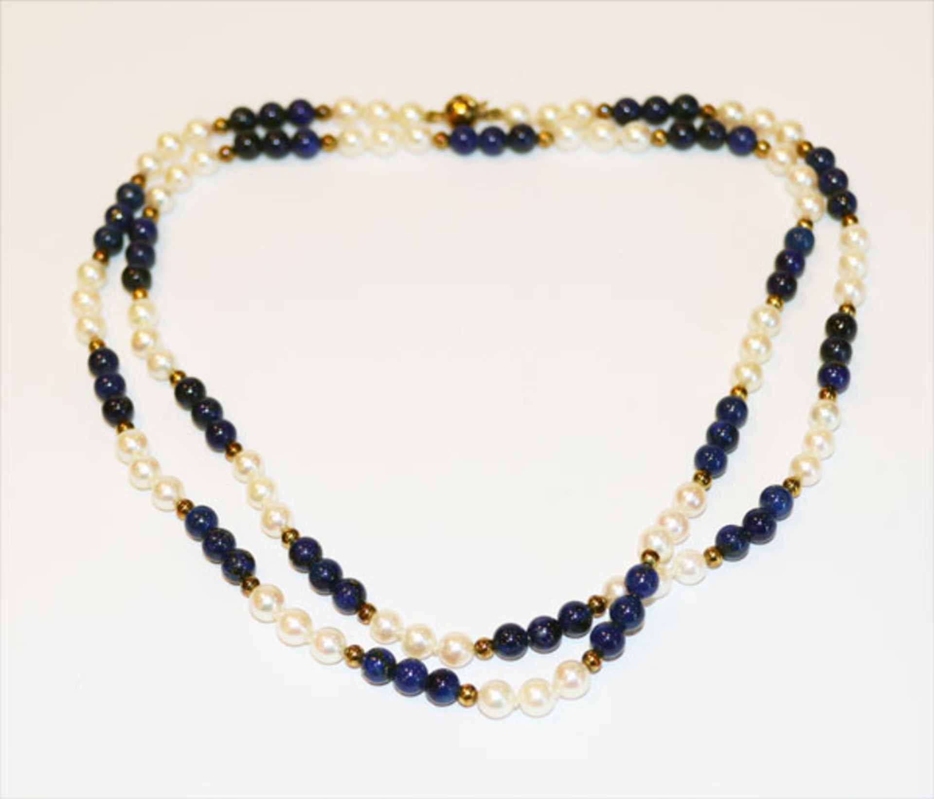 Perlen/Lapislazuli Kugelkette mit 14 k Gelbgold Schließe und Zwischenkugeln, L 70 cm