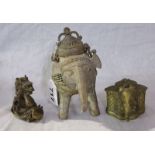 Konvolut von asiatischem Metall Zierrat in Form von Elefanten und Drachen, H 7/17 cm, Altersspuren