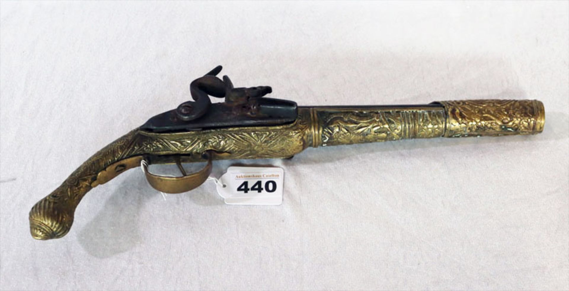 Schwarzpulver Pistole, Anfang 19. Jahrhundert, schöne Metallverzierungen, nicht ganz original, L