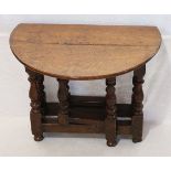 Gateleg Table, Korpus mit gedrechselten Beinen, Ende 19. Jahrhundert, H 48 cm, B 64 cm, T 59 cm,