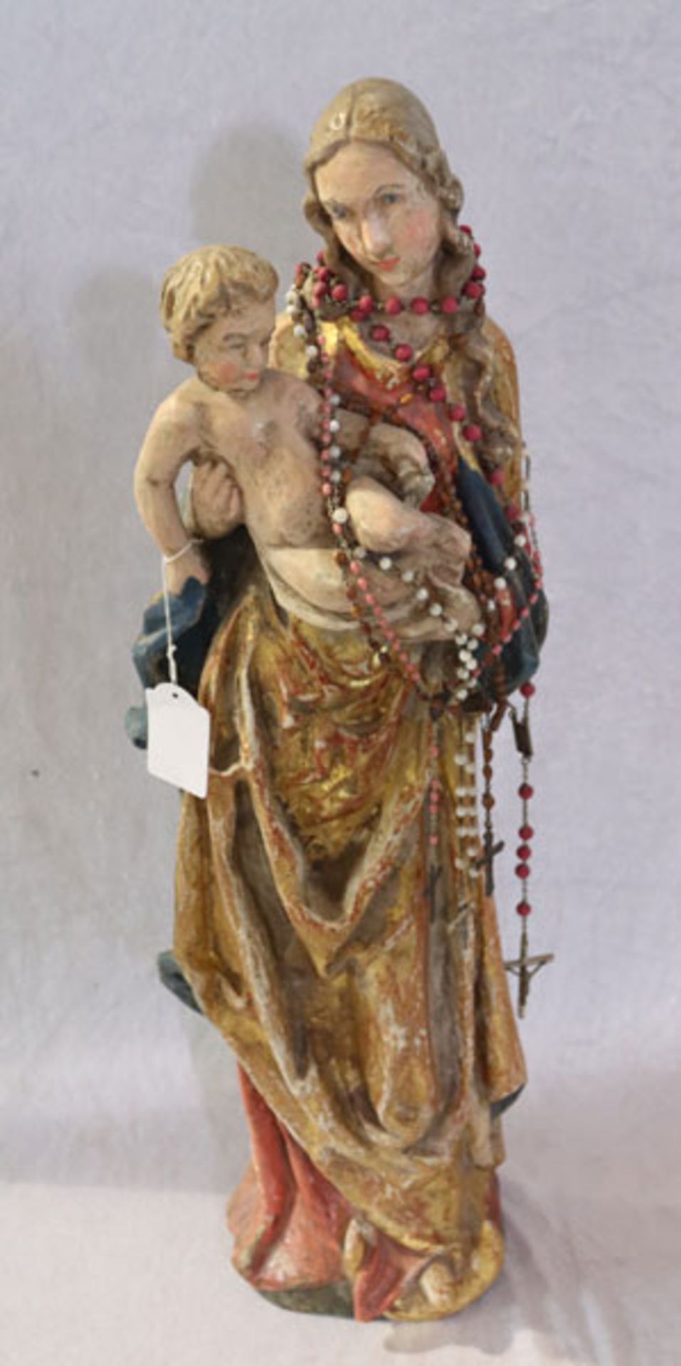 Holzfigur 'Sichelmadonna mit Kind', farbig gefaßt, Fassung beschädigt, H 59 cm, und 5 Rosenkränze