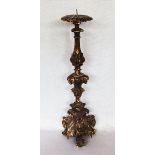 Holz Kerzenleuchter, gefaßt, Fassung beschädigt, H 61 cm, Alters- und Gebrauchsspuren