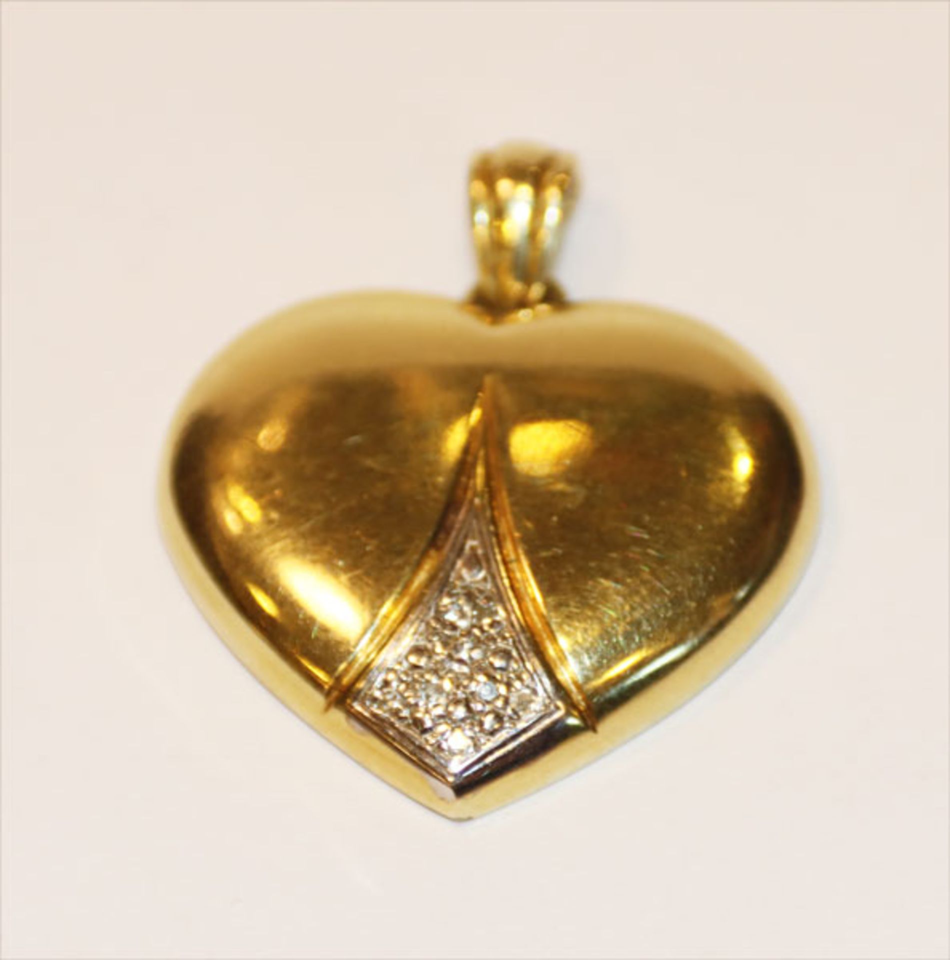 14 k Gelbgold Herz-Anhänger in Herzform mit Diamanten, 3,6 gr., 2,5 cm x 2,5 cm