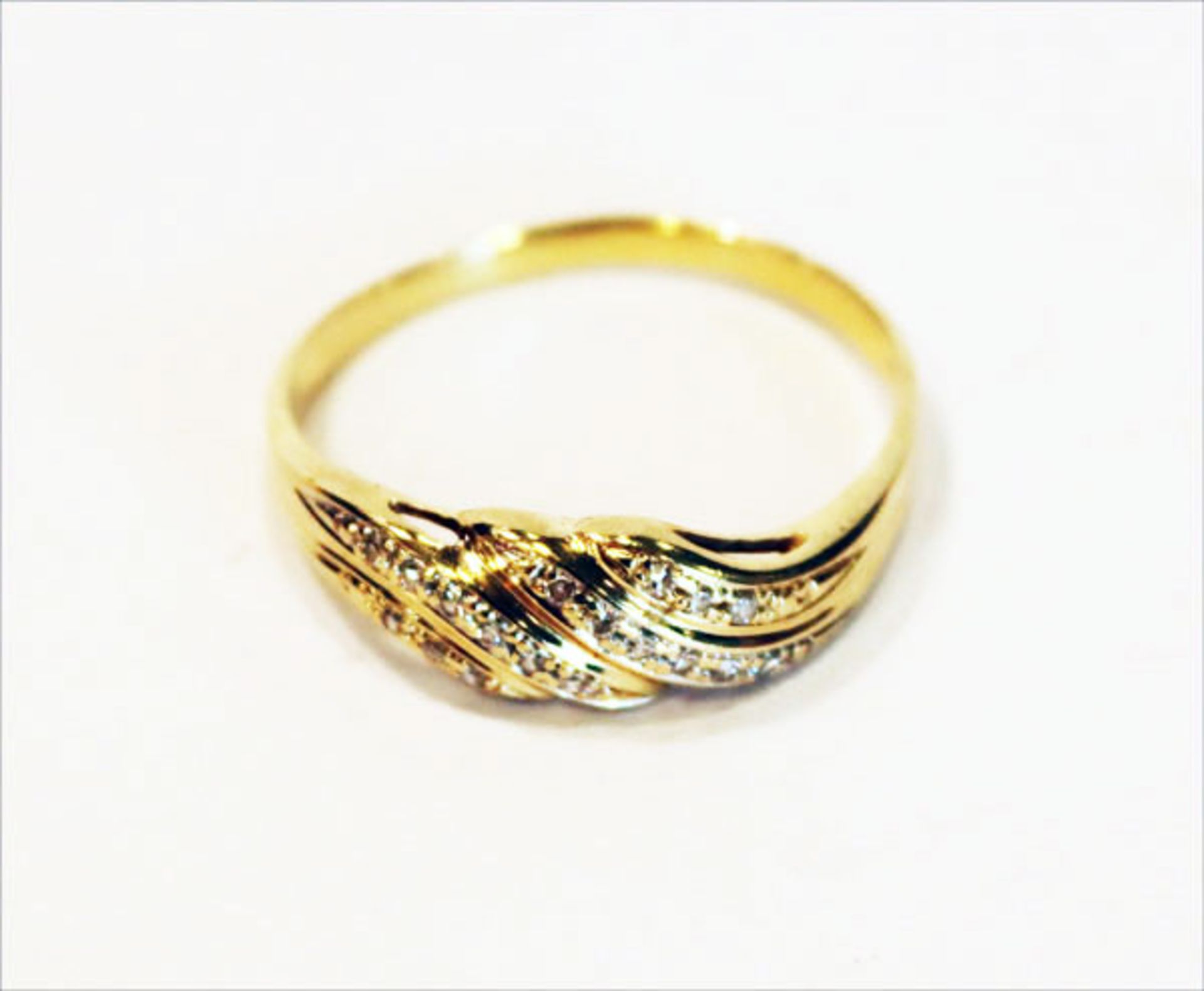 14 k Gelbgold Ring mit kleinen Diamanten, 2,57 gr., Gr. 64