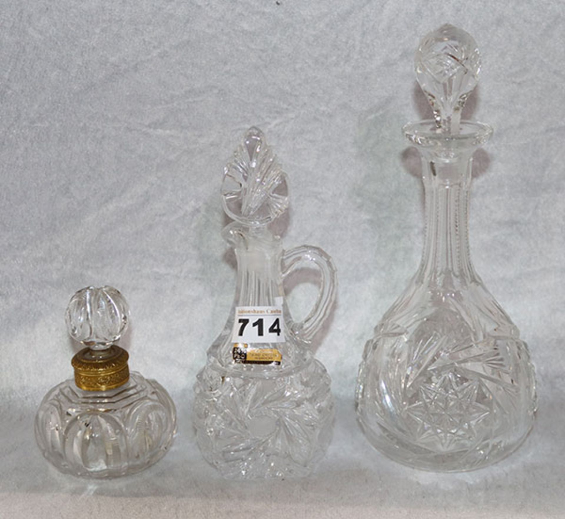 Konvolut: Glas Karaffe, H 27 cm, Glas Rumkännchen, H 21 cm, und Glas Flakon, H 12 cm,