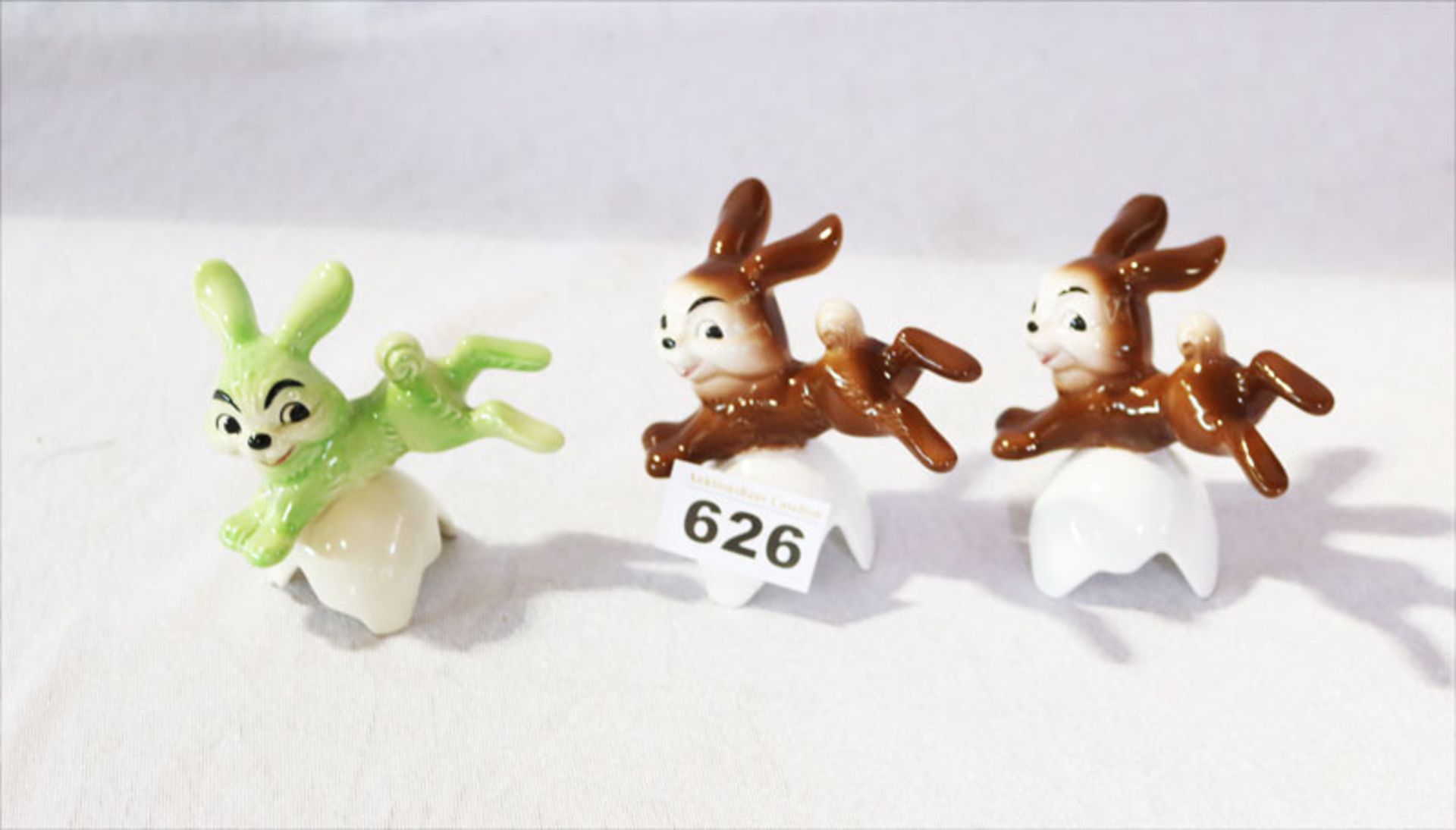 3 Goebelfiguren 'Hase auf Eierschale', glasiert, H 7,5 cm