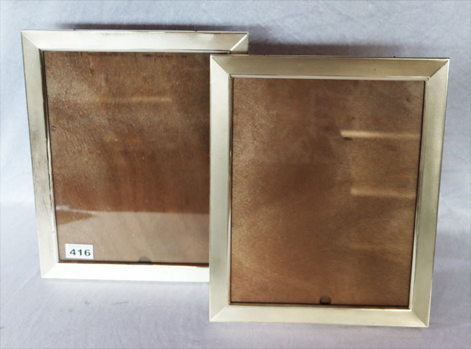 2 Silber Fotorahmen, Sterlingsilber, teils verbeult, Holzrückseite, 35 cm x 29 cm, Gebrauchsspuren