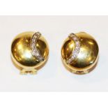 Paar 18 k Gelbgold geprüfte Ohrsteckerclips mit in Weißgold gefaßten Diamanten, 13 gr., D 2 cm