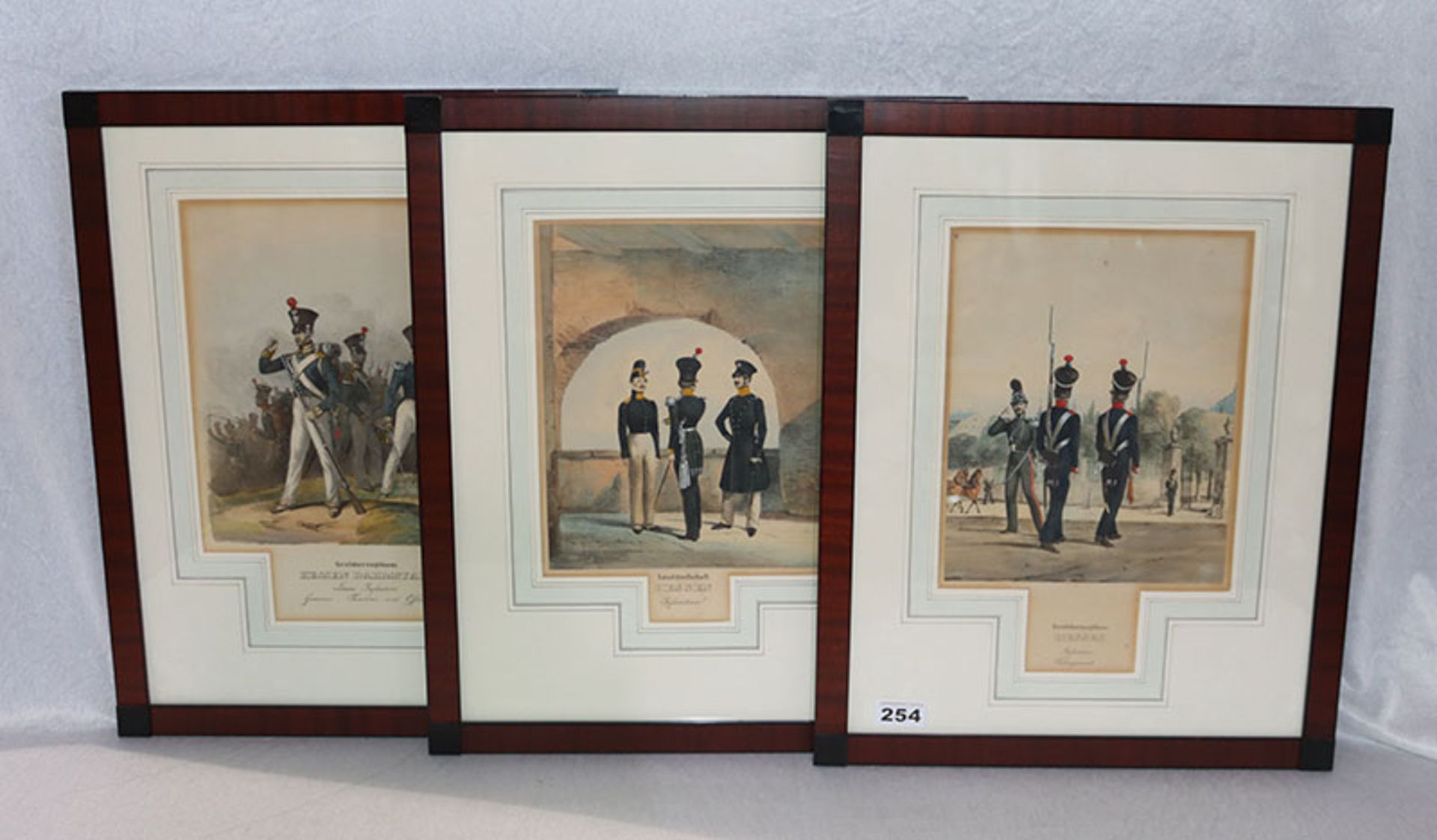 3 Militärdrucke, teils coloriert, Hessen, mit Passepartout unter Glas gerahmt, incl. Rahmen 49 cm