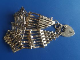 A 9ct gold gate link bracelet.