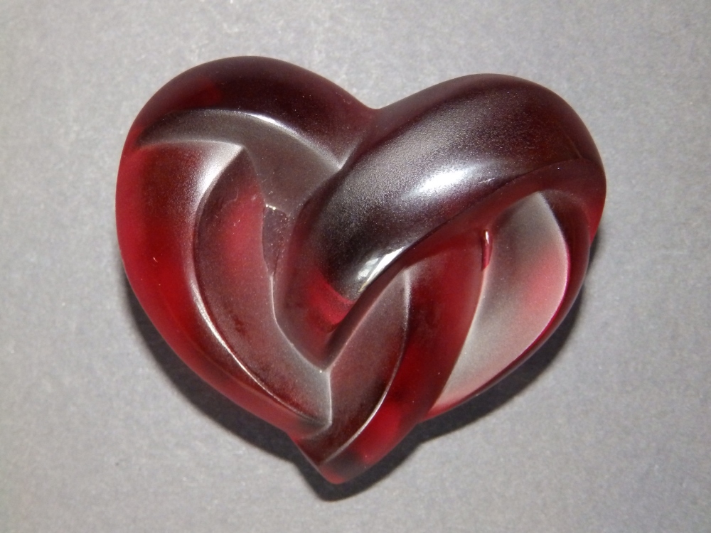 A boxed Lalique red satin glass 'Coeur Entrelaces' heart paperweight, etched signature 'Lalique, - Image 2 of 3