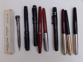 Two Summit fountain pens and seven other pieces. (9)