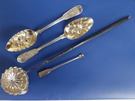 A pair of Edinburgh silver berry spoons -1814, 8.5", a silver fiddle pattern snuff spoon - RG,