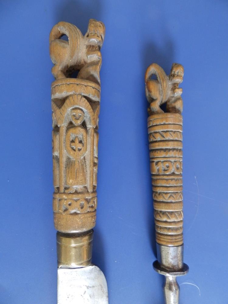 Two 19thC Dutch table knives, having bold tapering carved wooden handles, each surmounted by two - Image 5 of 5