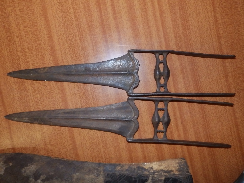 Two katars, 13.5" overall and a kukri. (3) - Image 3 of 3