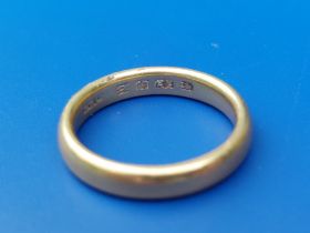 A 22ct gold wedding ring - WW Ld, London 1929. Finger size O.