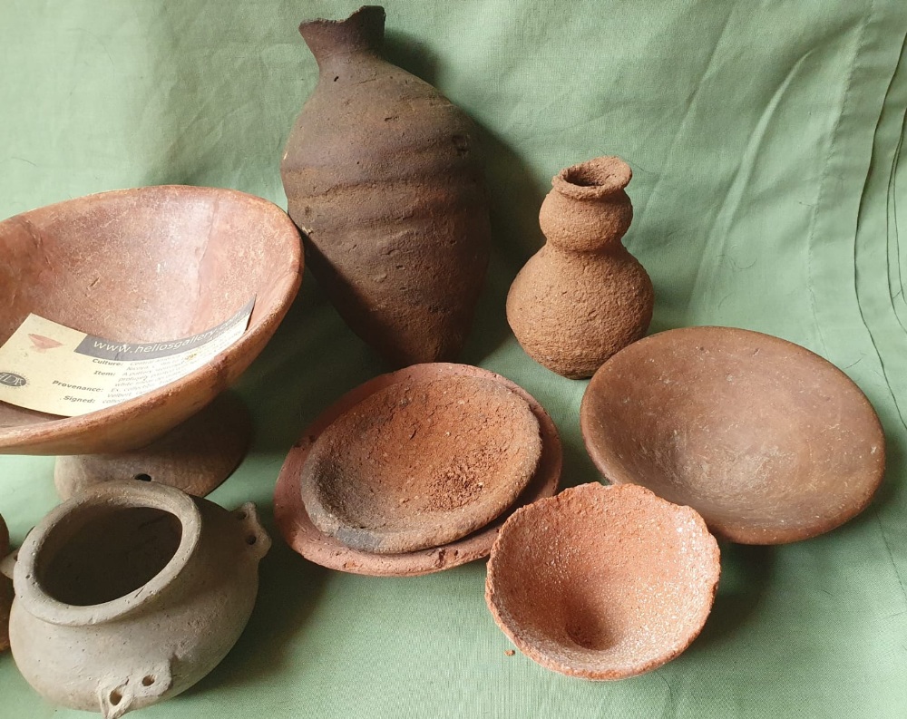 A collection of pre-Colombian and other pottery artefacts. - Image 6 of 6