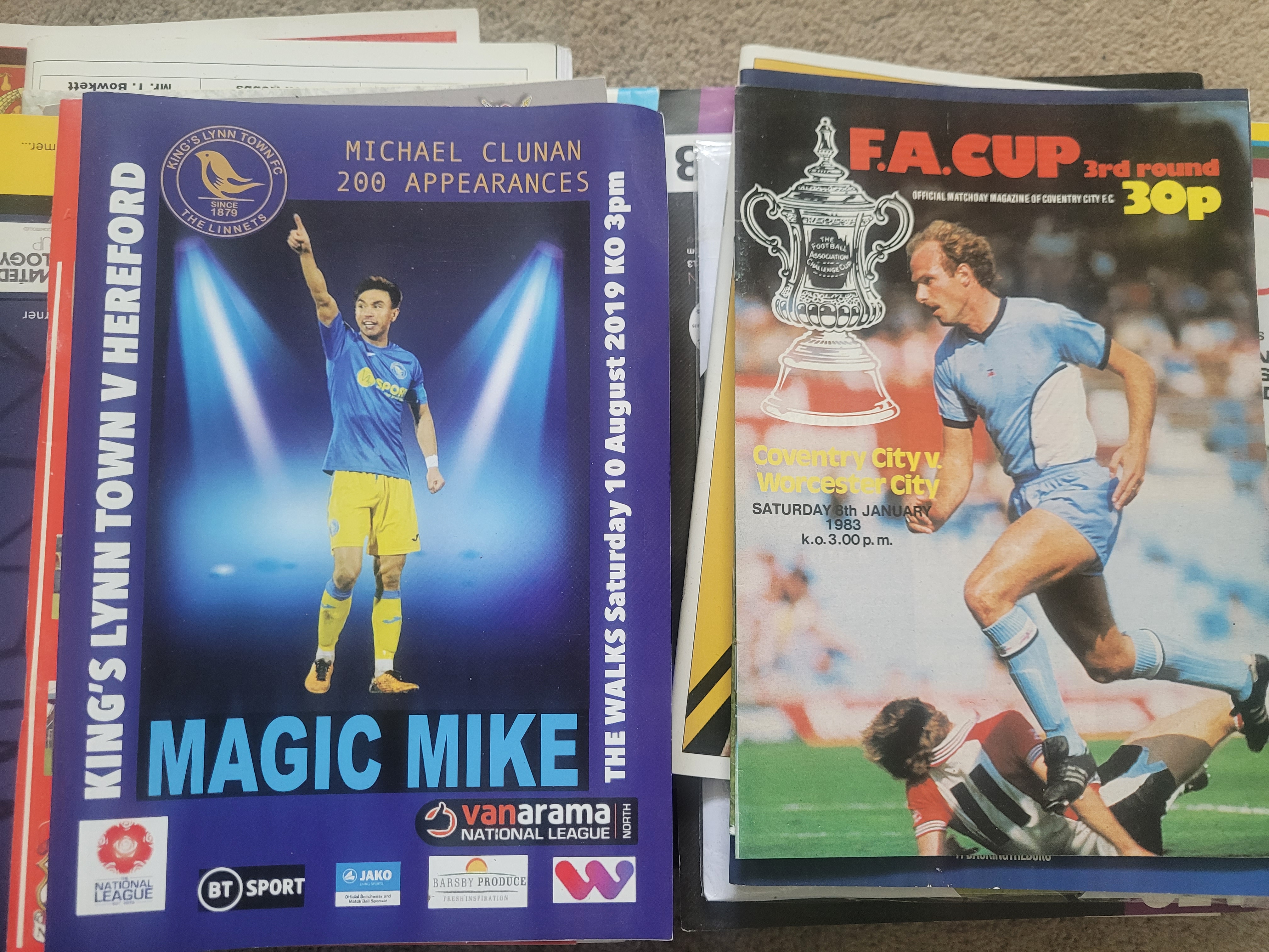 LARGE COLLECTION OF FOOTBALL PROGRAMMES X 582