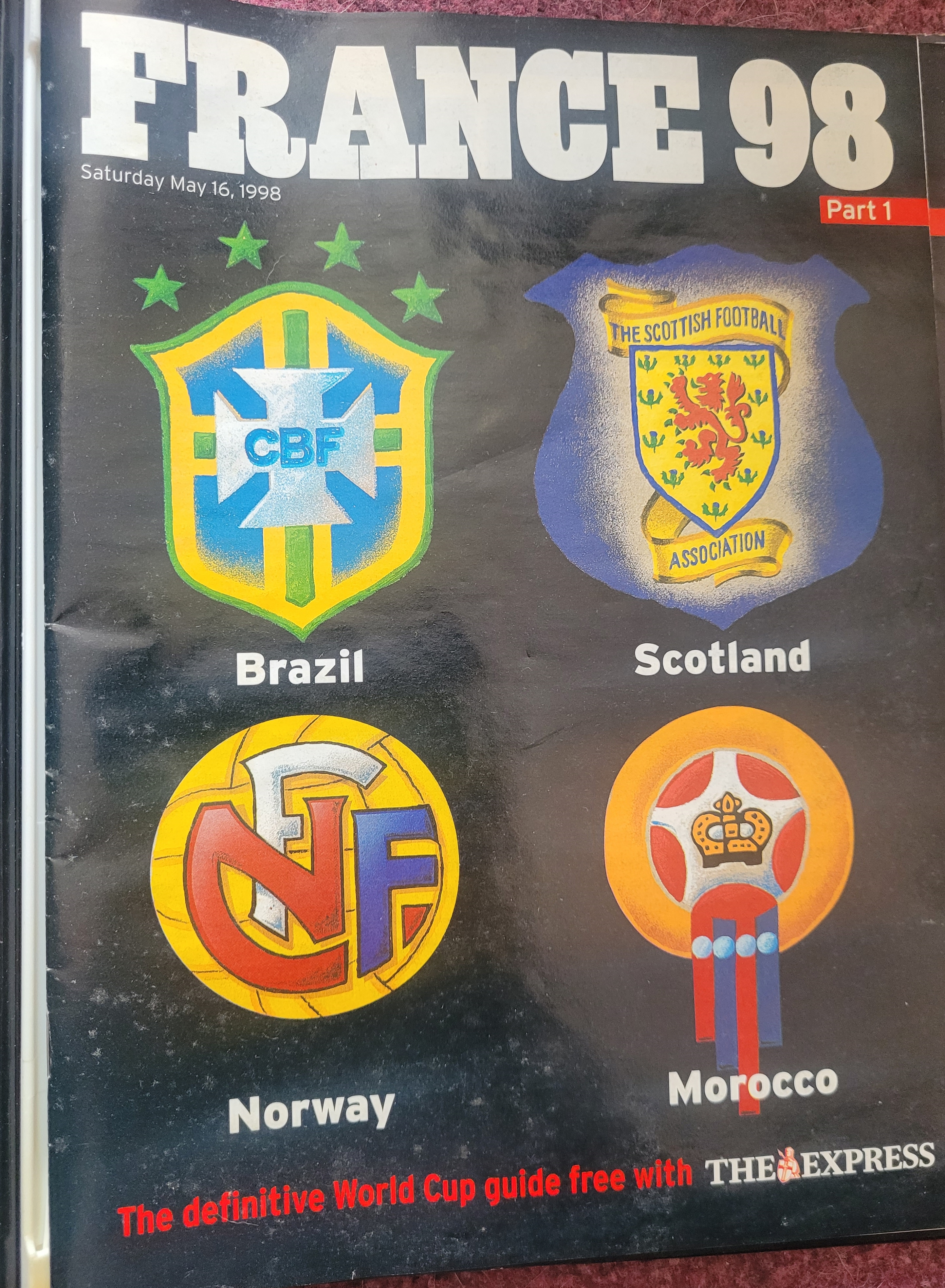 1998 FRANCE WORLD CUP DAILY EXPRESS OFFICIAL BINDER & ALL 8 MAGAZINES ISSUED - Image 2 of 9